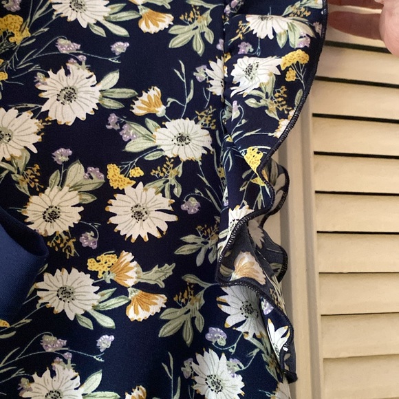 Ruffled sleeve blouse - Picture 3 of 3